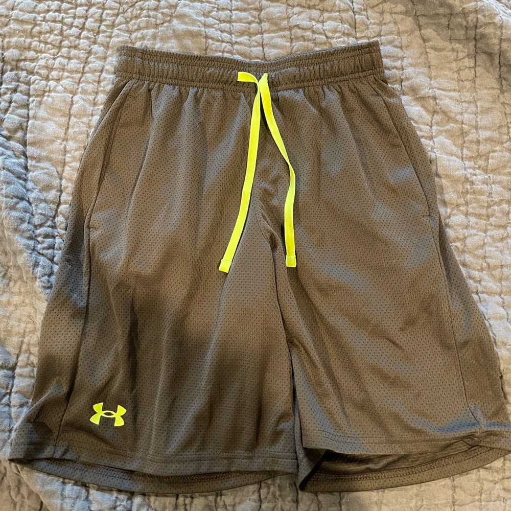 Men’s Under Armour shorts size small